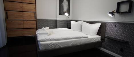 1 bedroom, in-room safe, individually decorated, individually furnished