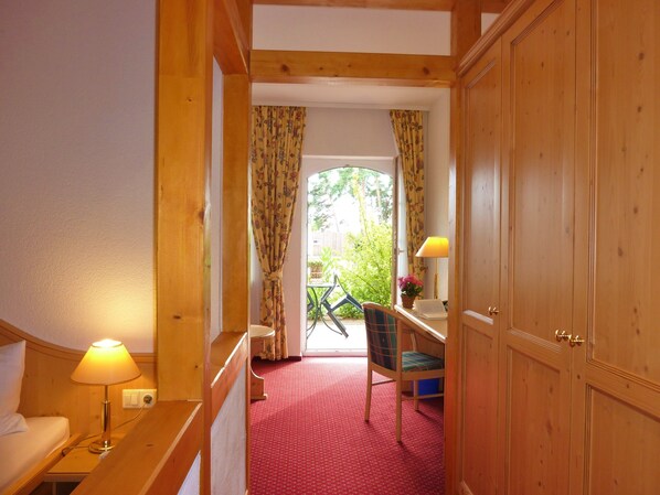 Comfort Double Room, Patio | In-room safe, free WiFi, bed sheets