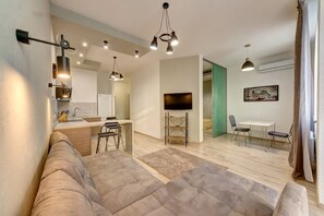 TV - 1 Bedroom Lux Apartment in the FrenchQuarter (Kyiv)