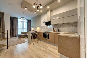 Fridge, oven - 1 Bedroom Lux Apartment in the FrenchQuarter (Kyiv)