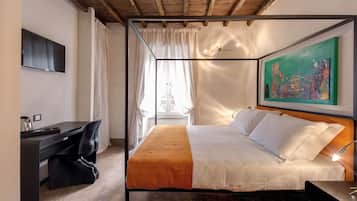 Safe på rommet, skrivebord, wi-fi (inkludert) og sengetøy