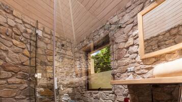 Cabane Exclusive | Salle de bain | Douche, sèche-cheveux, serviettes fournies, savon