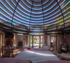 Deluxe Cabin, 1 Queen Bed | Egyptian cotton sheets, premium bedding, pillowtop beds, in-room safe - Cabañas Caballieri (Paiguano)