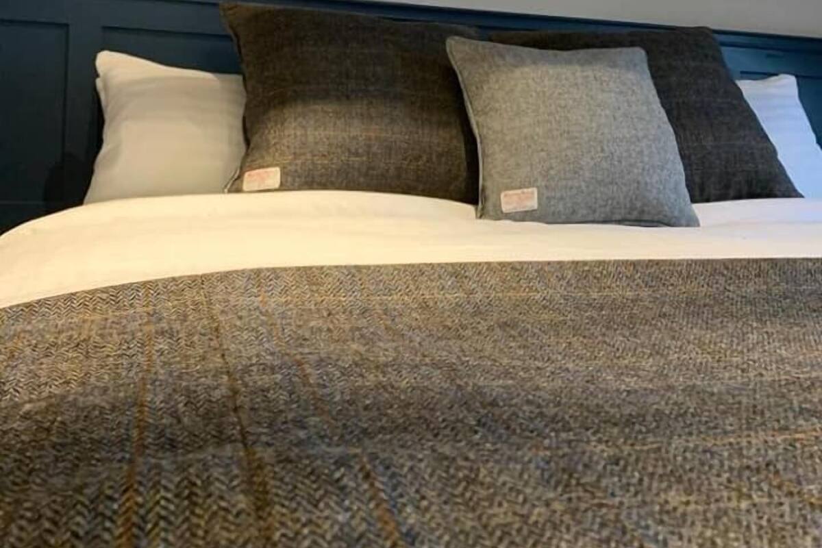 Deluxe Triple Room | Premium bedding, desk, laptop workspace, blackout drapes