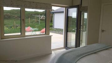 4 bedrooms, travel cot, bed sheets