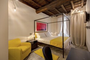 Egyptian cotton sheets, premium bedding, down comforters, minibar - Residenza Argileto (Rome)