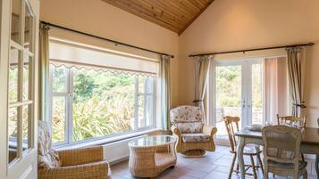 Cottage | Living room | LCD TV, fireplace