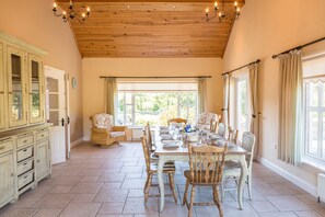 Cottage | Private kitchen - Ballinakill Lodge (Moyard)