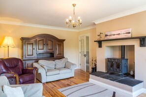 Ferienhaus | Wohnzimmer | LCD-Fernseher, Kamin