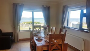 Cottage | Private kitchen - Coral Strand Lodge (Ballyconneely)