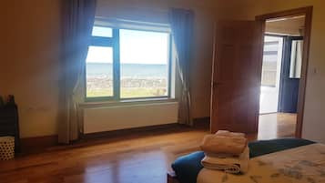 Cottage | 3 bedrooms, travel cot