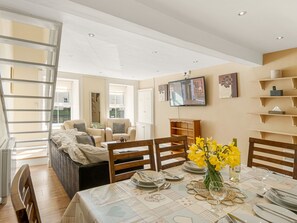 Cottage | Dining - King's Apartment (Clifden)