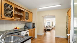 Unclassified image, 3 of 27, button - King's Apartment (Clifden)