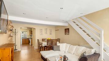 Cottage | Interior