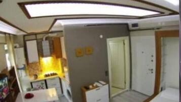 Standard-Studio | Schreibtisch, schallisolierte Zimmer, Bügeleisen/Bügelbrett