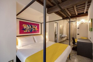 Minibar, in-room safe, desk, free WiFi - Residenza Argileto Giallo (Rome)