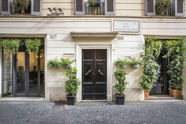 Property entrance -  Residenze Argileto (Rome)