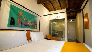 Minibar, caja de seguridad en la habitación, escritorio y wifi gratis