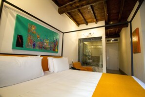 Minibar, caja de seguridad en la habitación, escritorio y wifi gratis