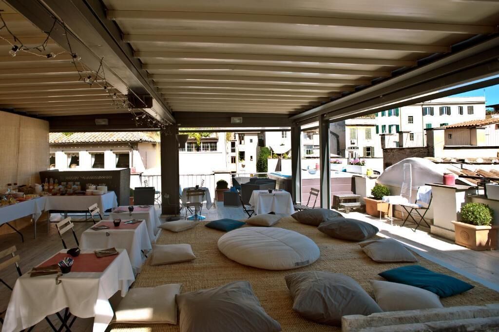 Bữa sáng kiểu Âu hàng ngày (15 EUR/mỗi người) 