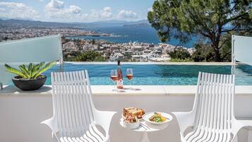 Habitación ejecutiva doble, piscina privada, vistas al mar | Sábanas de algodón egipcio y ropa de cama de alta calidad