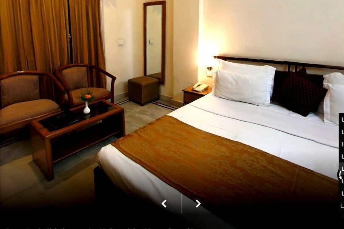 Habitación Deluxe | Tabla de planchar con plancha, wifi gratis y ropa de cama