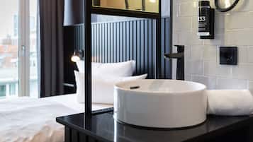 Regadera, regadera tipo lluvia, amenidades de baño gratuitas, toallas