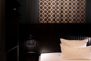 Comfort Single Room | Minibar, desk, soundproofing, iron/ironing board