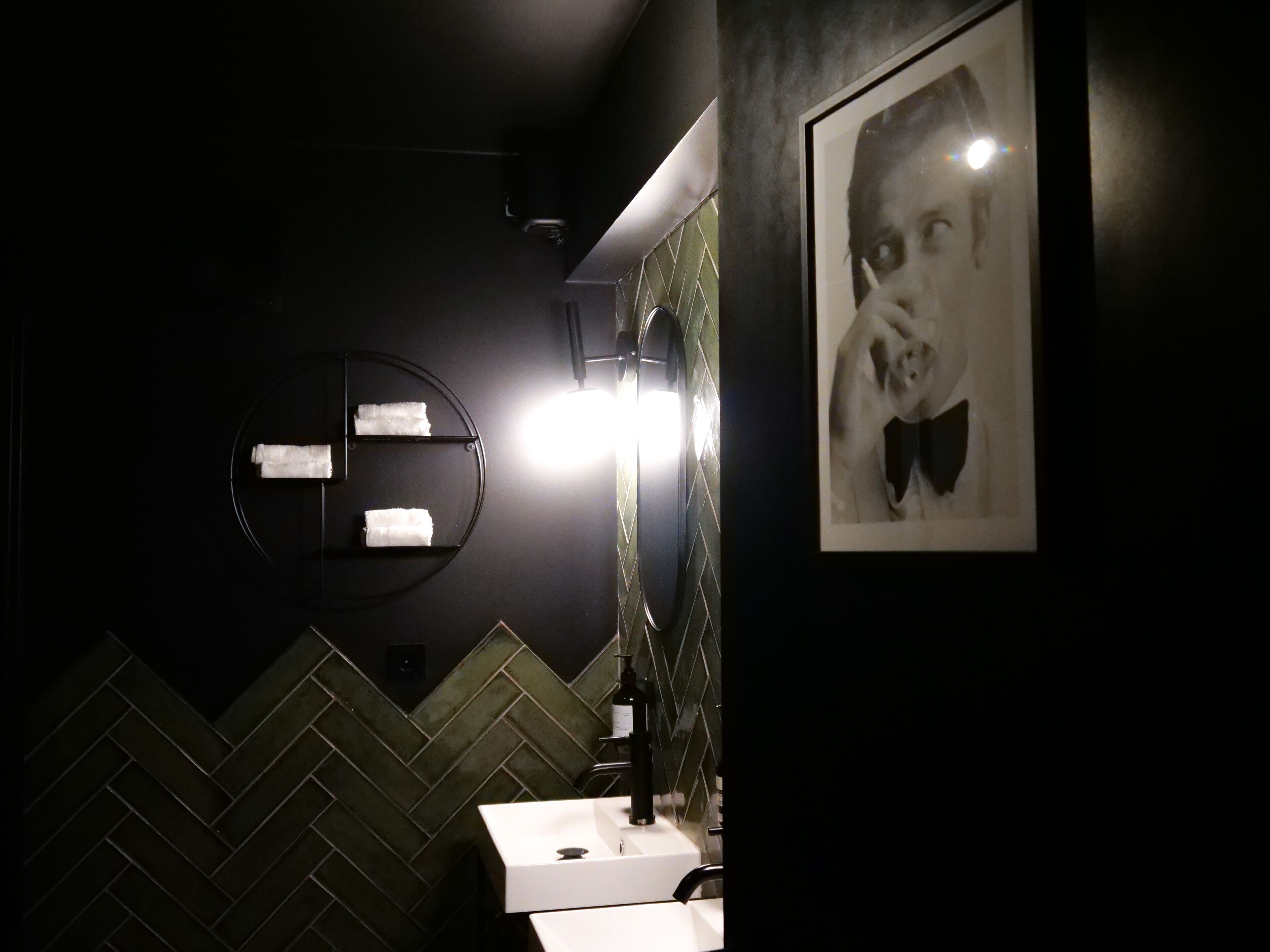 shower, rainfall showerhead, free toiletries, towels