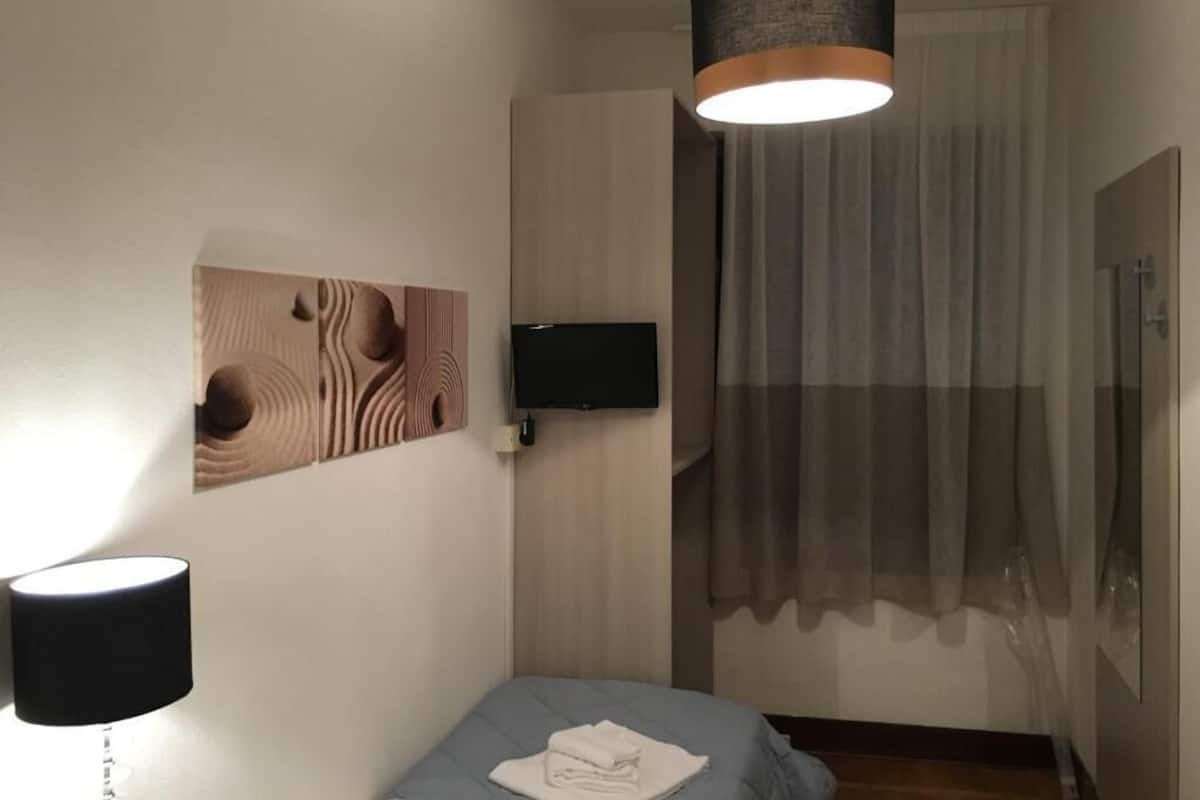 Standard Single Room, Shared Bathroom | Down comforters, WiFi (free), bed sheets