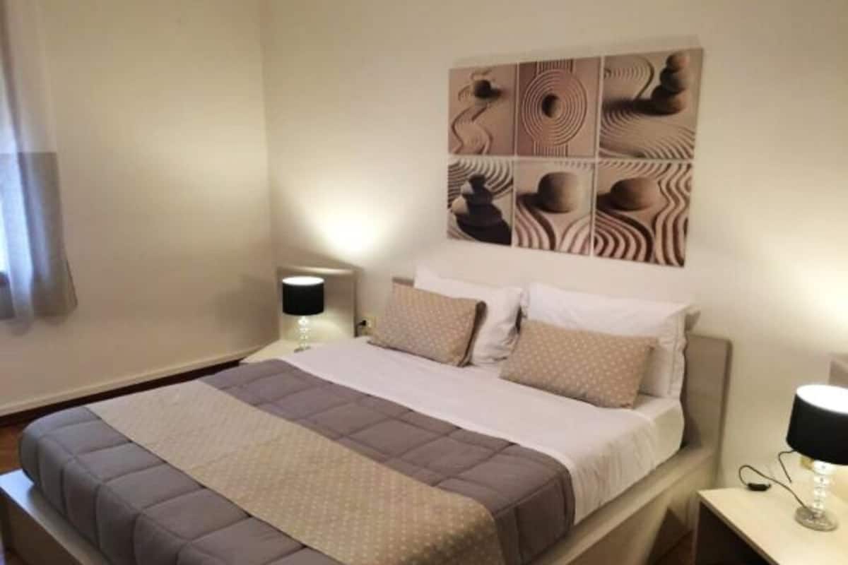 Standard Double Room, Shared Bathroom | Down comforters, WiFi (free), bed sheets