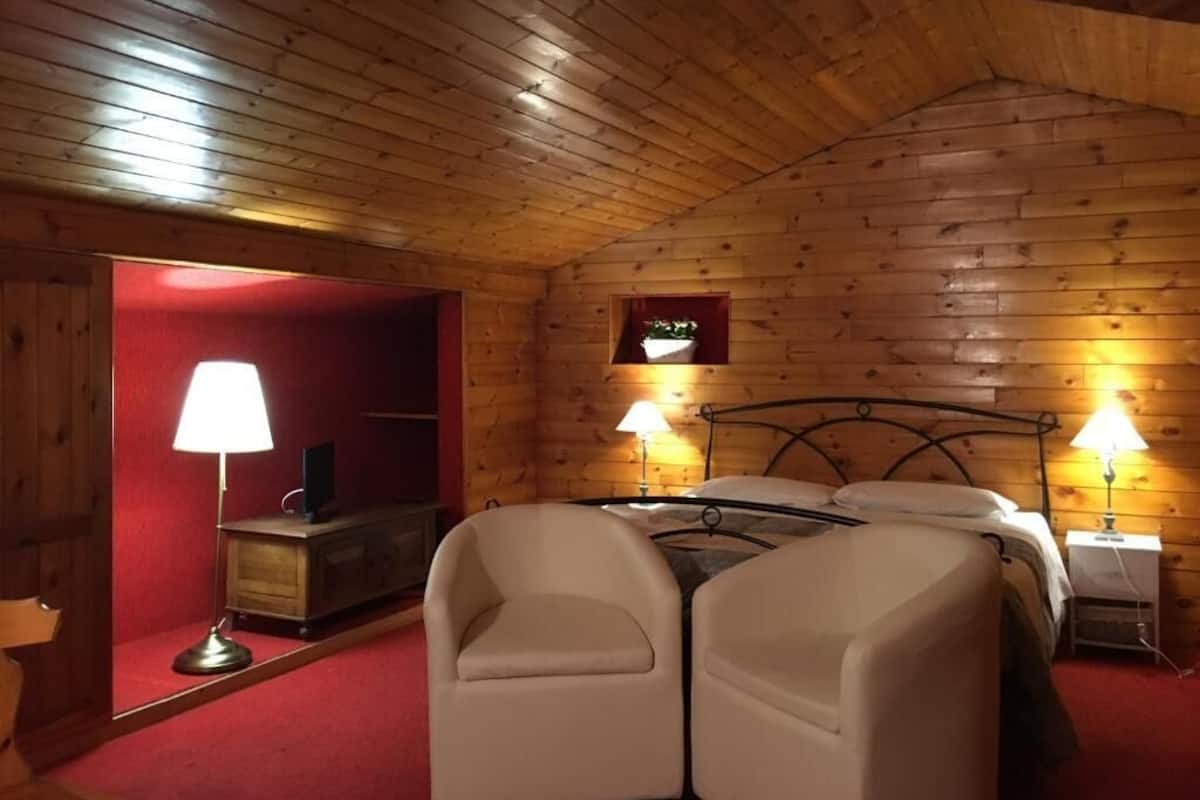 Family Room | Down comforters, WiFi (free), bed sheets