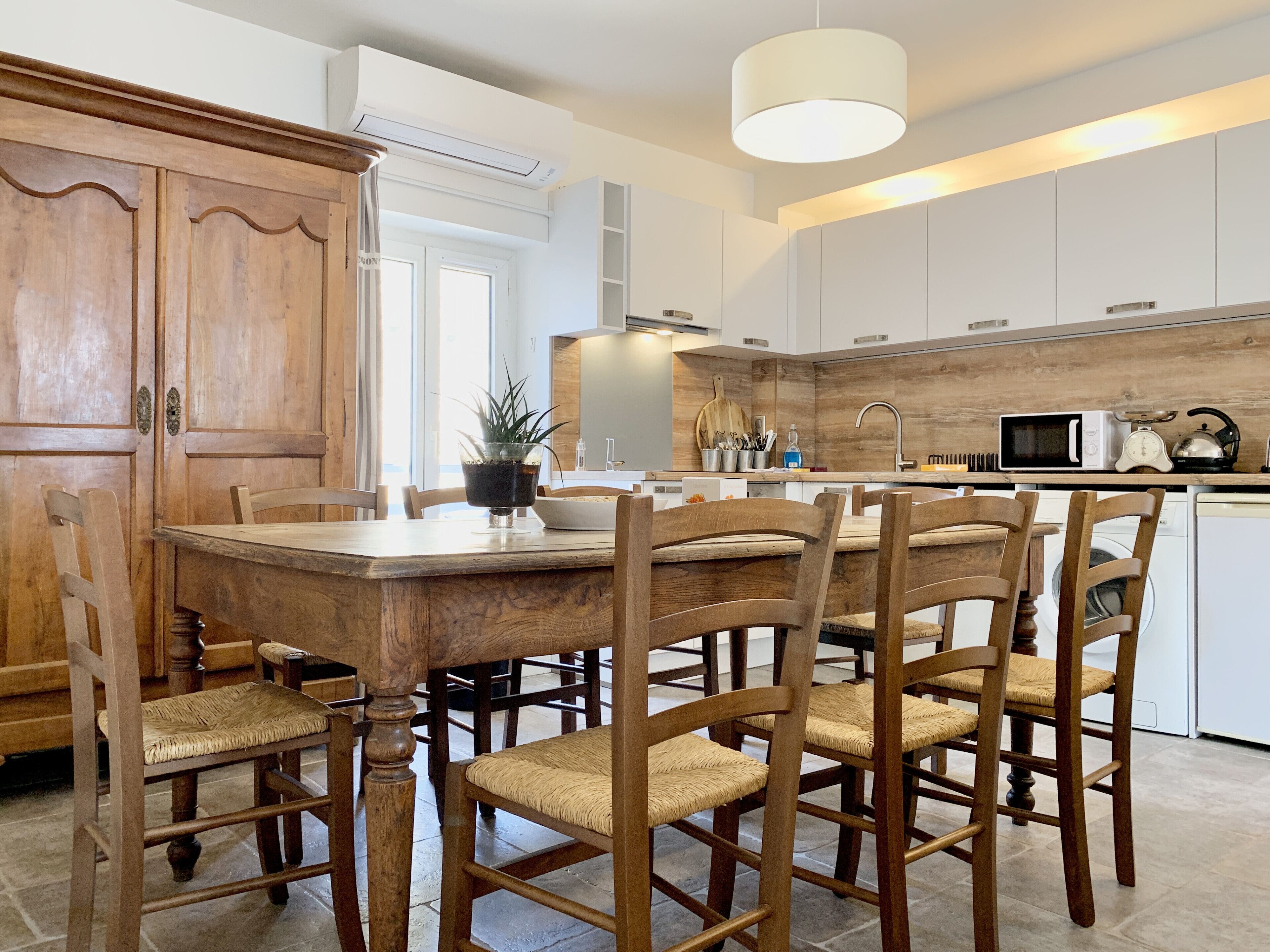 Kühlschrank, Mikrowelle, Geschirrspüler