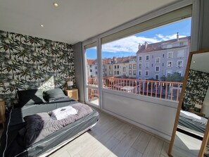 1 bedroom, WiFi, bed sheets - #E0 | View on the Bastille 🚠  Alsace Lorraine | Terrace (Grenoble)