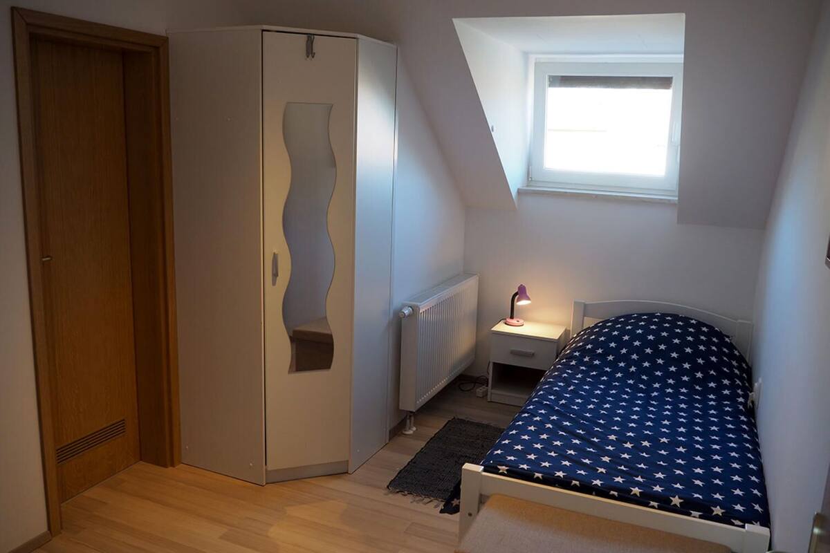 Single Room (Polaris) | Free WiFi, bed sheets