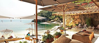 ** LAST MINUTE ** VILLA VITTORIA 8p, Large Pool A/C WI-FI, BBQ near CINQUE TERRE