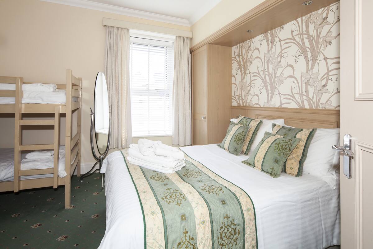 In-room safe, iron/ironing board, free WiFi, bed sheets