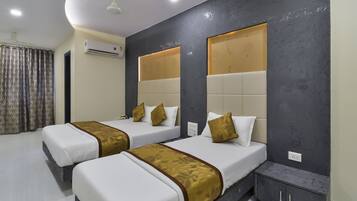 Chambre Triple Deluxe | Décoration personnalisée, ameublement personnalisé, rideaux occultants
