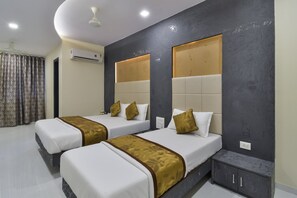 Decoración personalizada, muebles diferentes y cortinas blackout 