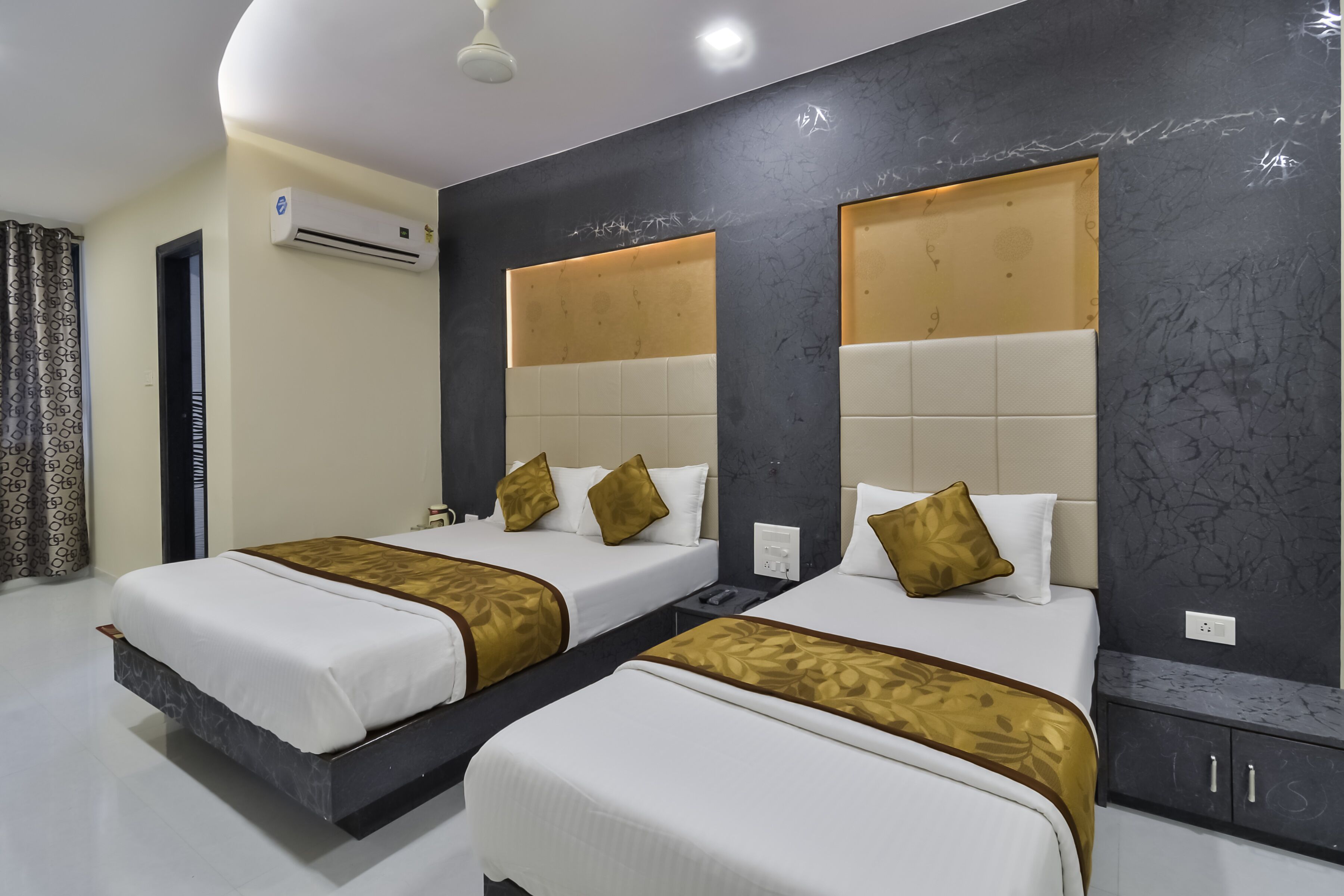 Photo - Hotel Aroma- Dadar