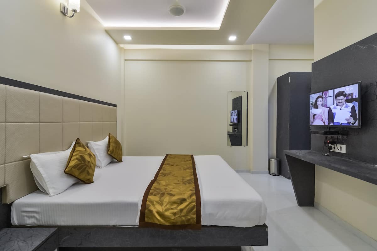 Superior Deluxe Room | Blackout drapes, WiFi (free), individually decorated