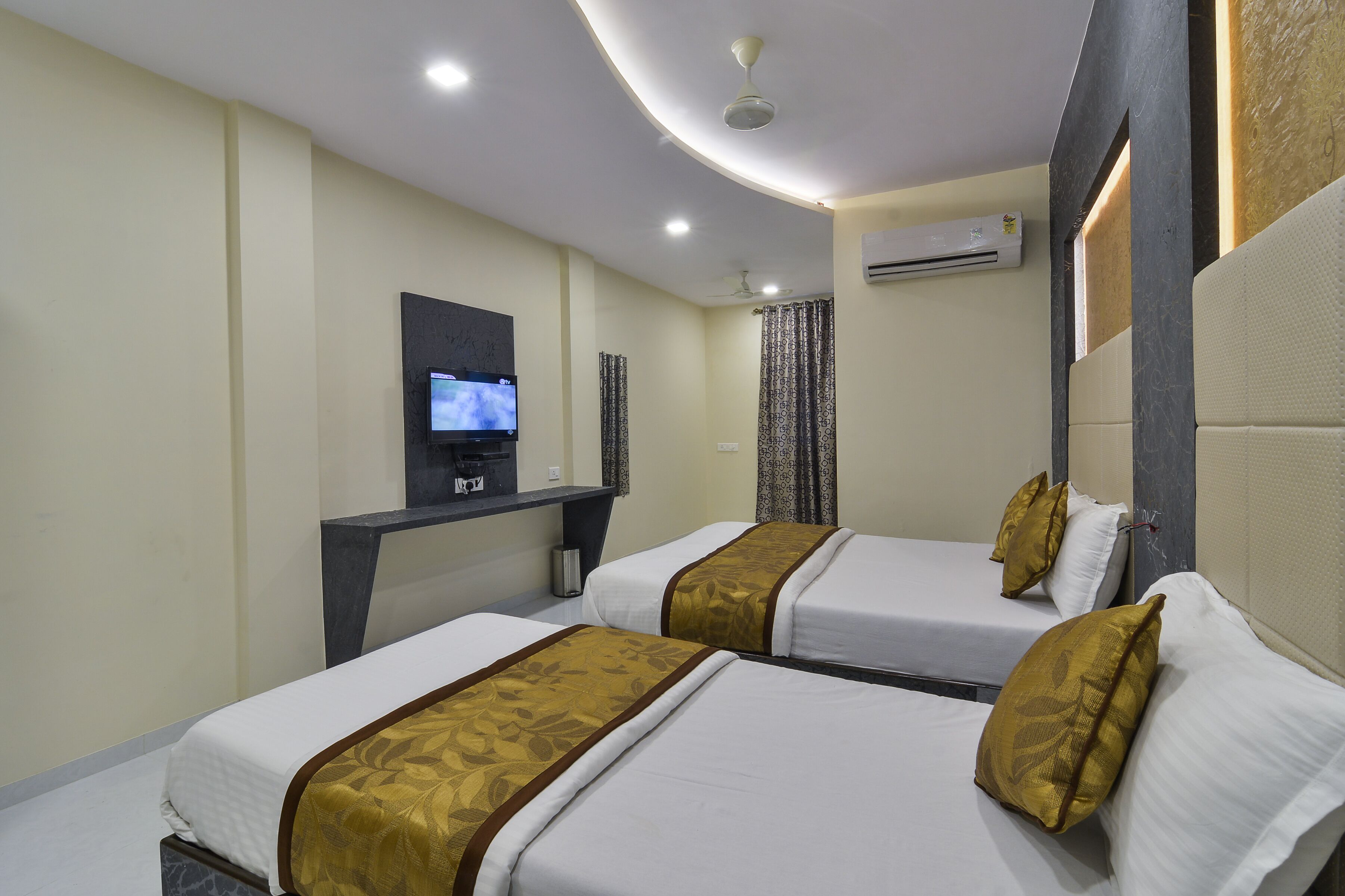 Photo - Hotel Aroma- Dadar