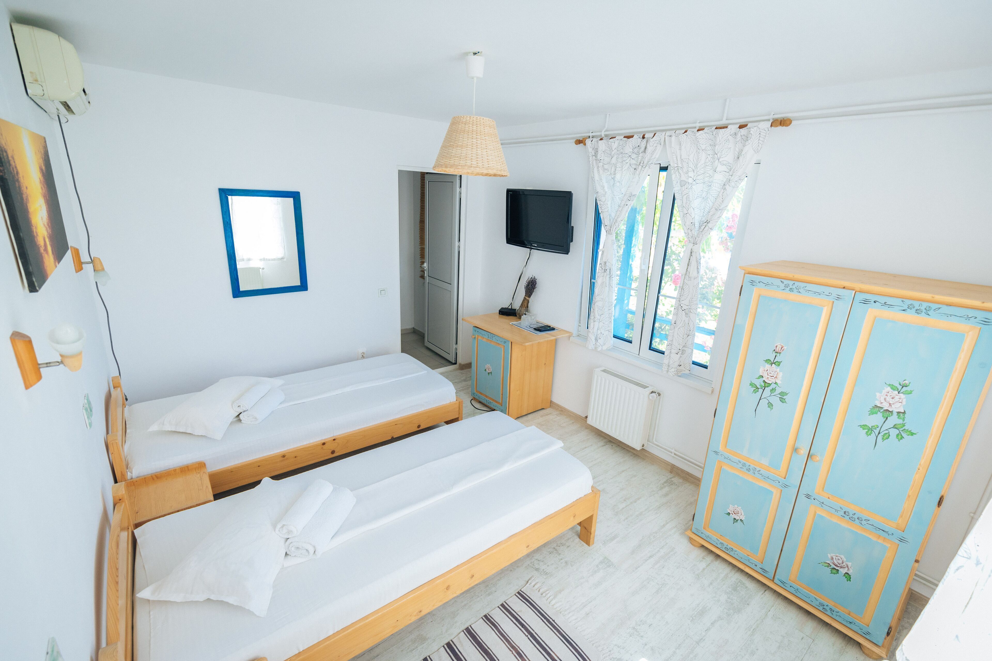 Minibar, cortinas blackout, wifi gratis y ropa de cama 