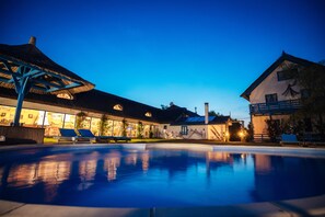 Front of property – evening/night - Pensiunea Sharaiman (Murighiol)