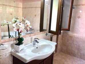 Haartrockner, Handtücher