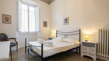 3 Schlafzimmer, Schreibtisch, Bügeleisen/Bügelbrett, WLAN