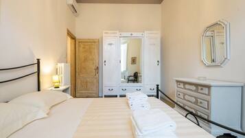 4 bedrooms, WiFi, bed sheets