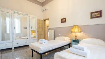 4 bedrooms, WiFi, bed sheets