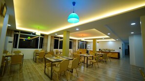 Breakfast, lunch and dinner served - Present Hotel (Monywa)