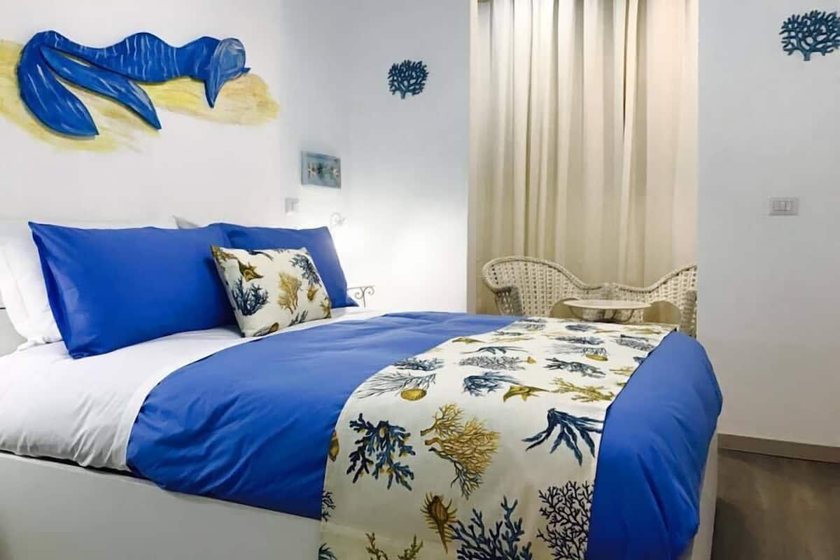 Double Room | Soundproofing, cribs/infant beds, free WiFi, bed sheets